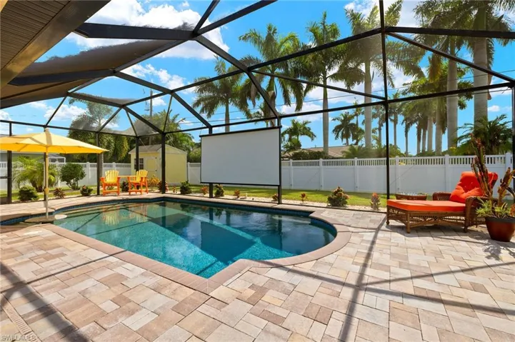 302 SE 22nd  TER, Cape Coral, FL 33990