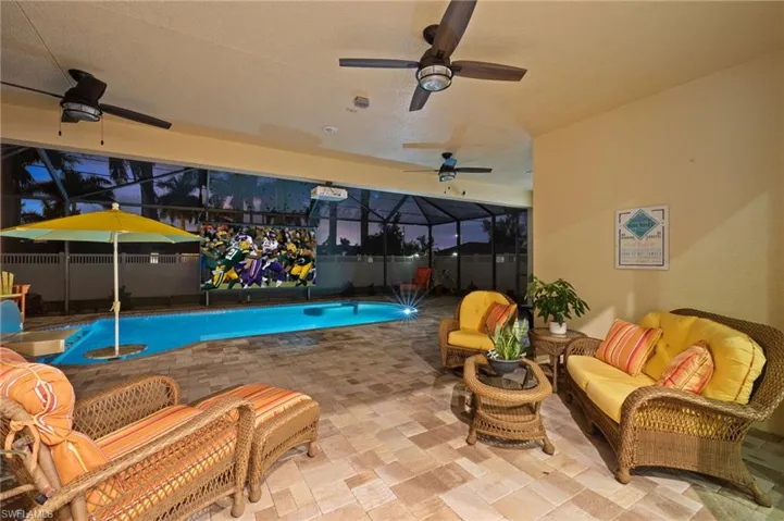 302 SE 22nd  TER, Cape Coral, FL 33990