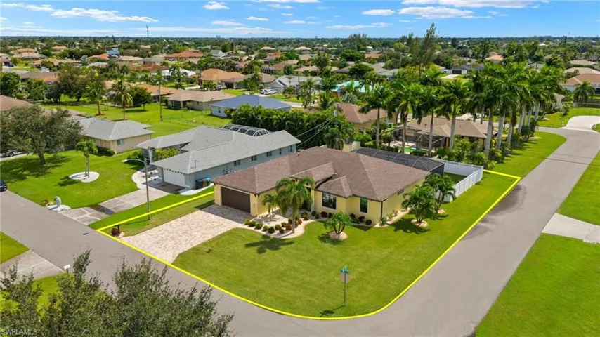 302 SE 22nd  TER, Cape Coral, FL 33990