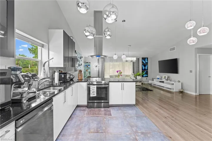 13119 Tall Pine Cir, Fort Myers, Florida 33907