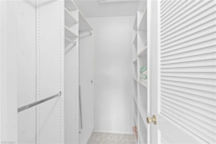 MBed Walk-In Closet w/Built-Ins