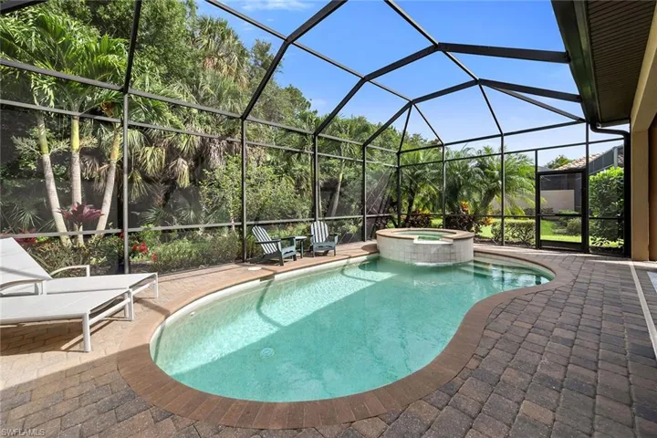 6589 Roma Way, Naples, Florida 34113