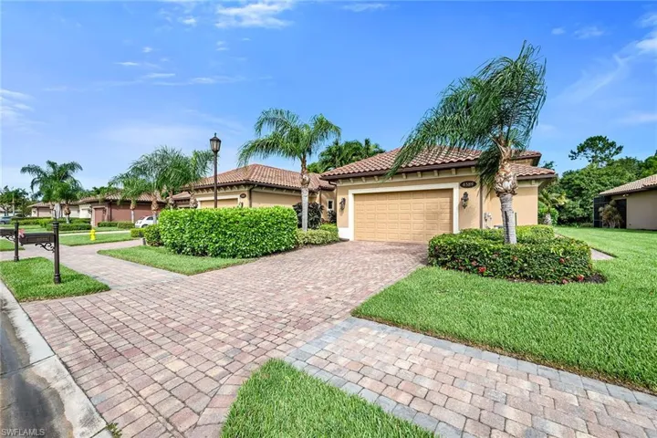 6589 Roma Way, Naples, Florida 34113