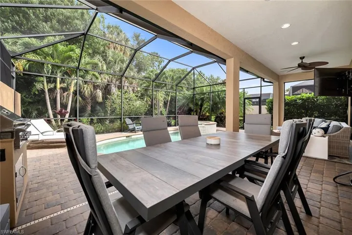 6589 Roma Way, Naples, Florida 34113