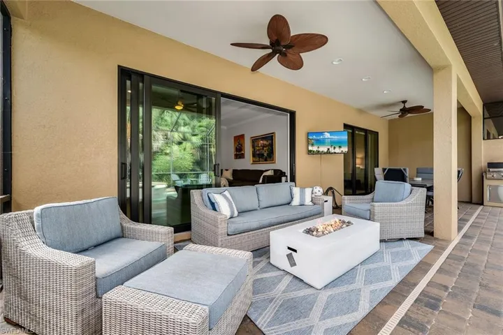 6589 Roma Way, Naples, Florida 34113