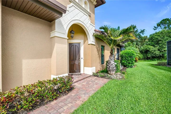 6589 Roma Way, Naples, Florida 34113