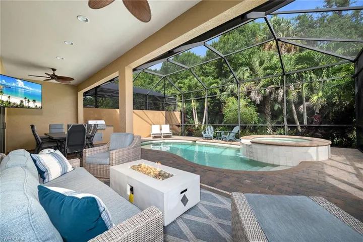 6589 Roma Way, Naples, Florida 34113
