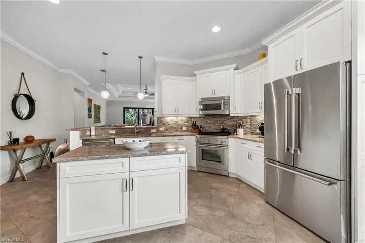 6589 Roma Way, Naples, Florida 34113