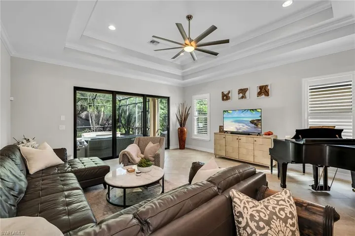 6589 Roma Way, Naples, Florida 34113