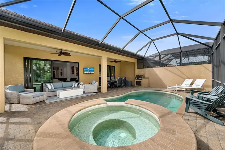 6589 Roma Way, Naples, Florida 34113