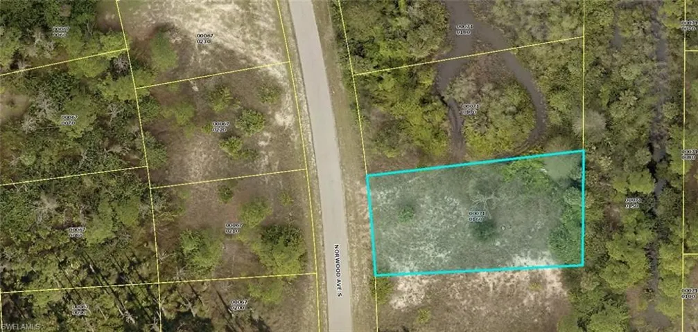 457 Norwood Ave S, Lehigh Acres, Florida 33974