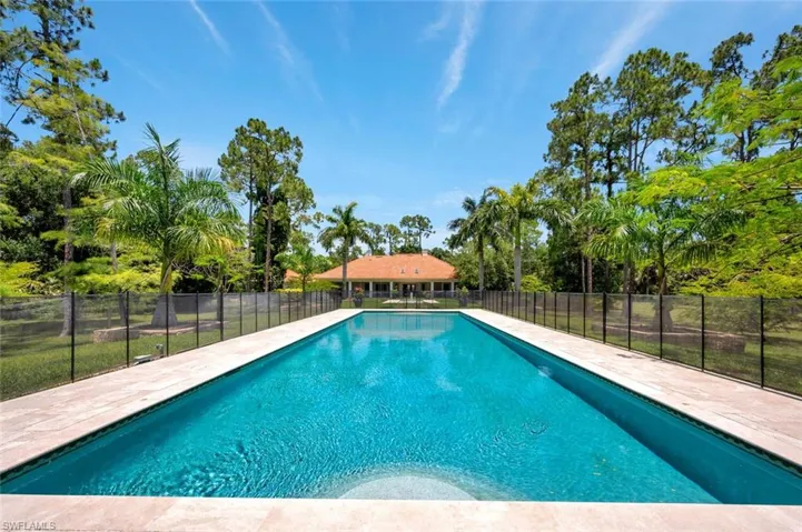 Pool with Fountain Jets