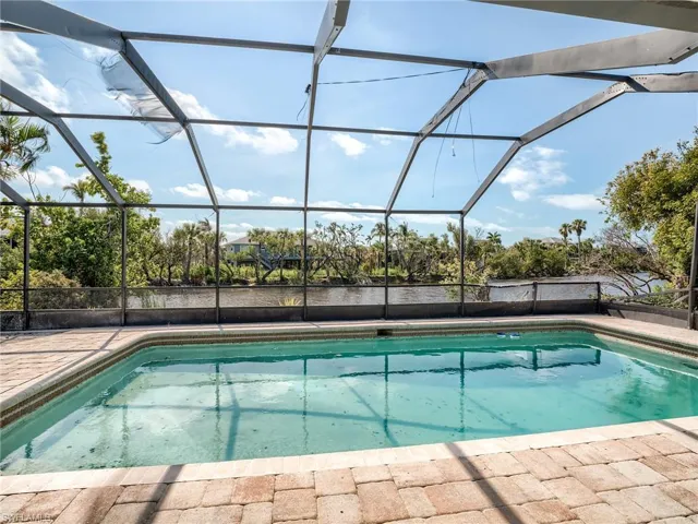 Lanai & Pool