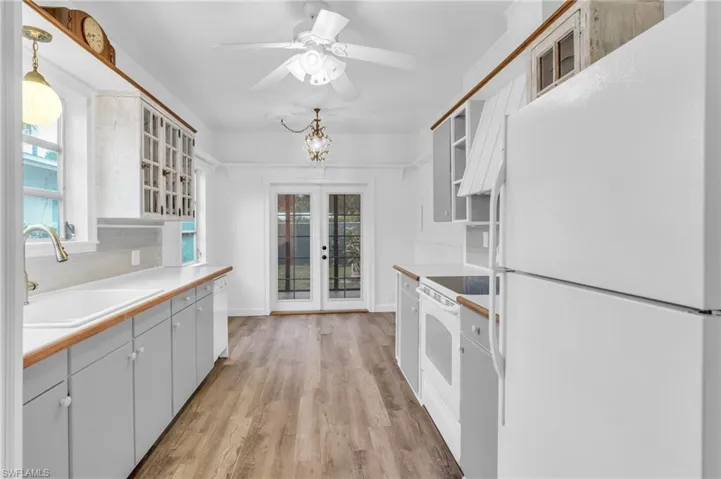 2928  Nelson  ST, Fort Myers, FL 33901