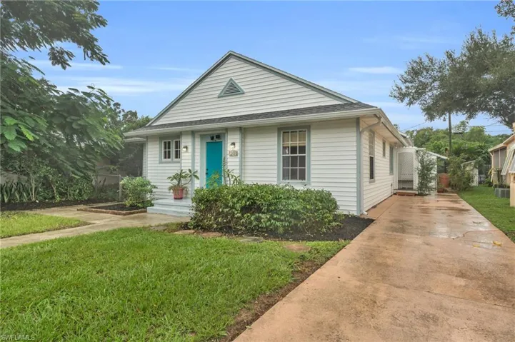 2928  Nelson  ST, Fort Myers, FL 33901