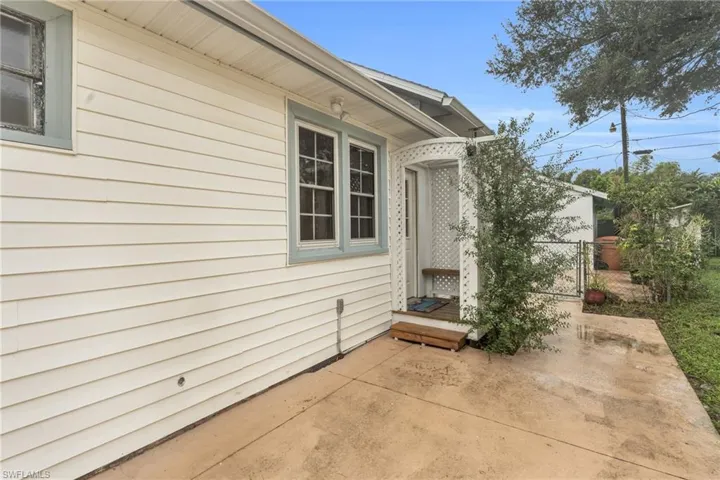 2928  Nelson  ST, Fort Myers, FL 33901
