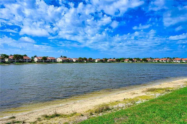 7778  Emerald  CIR, Naples, FL 34109