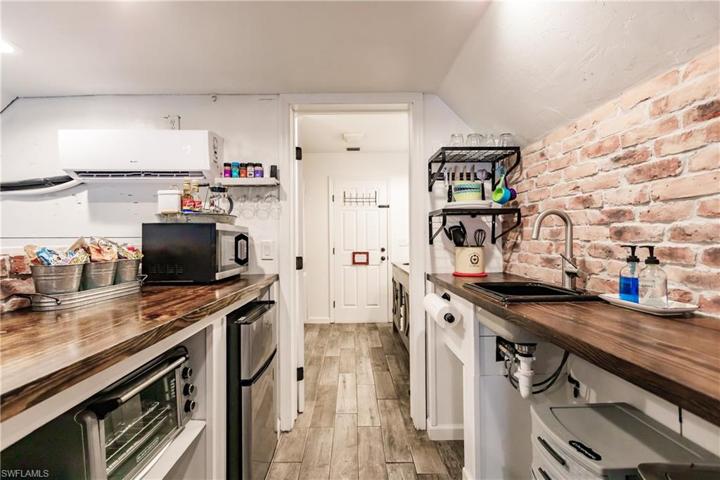 Kitchenette in Mother-In-Law Suite