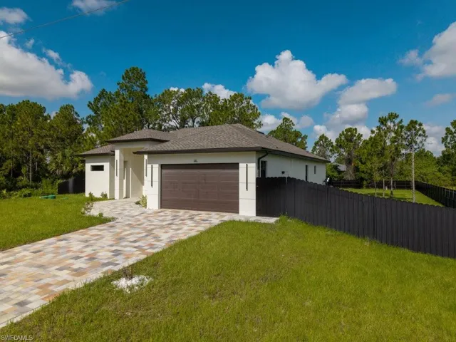 811 Rush Ave, Lehigh Acres, Florida 33972