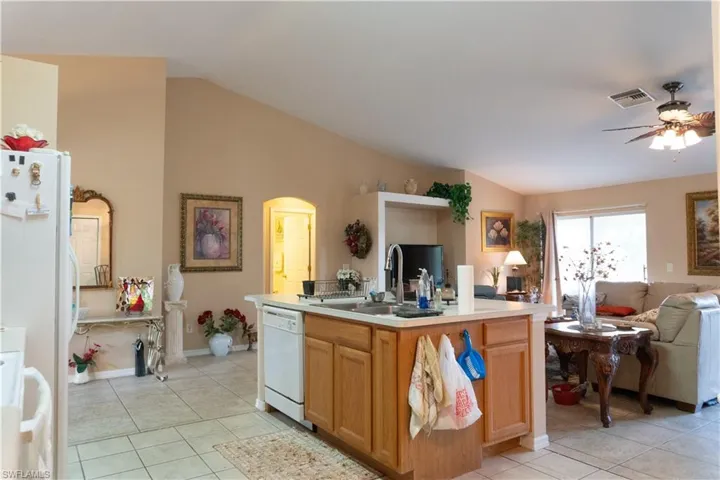 203 SW 10th  PL, Cape Coral, FL 33991