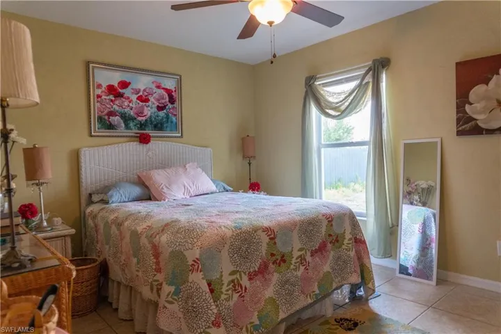 203 SW 10th  PL, Cape Coral, FL 33991