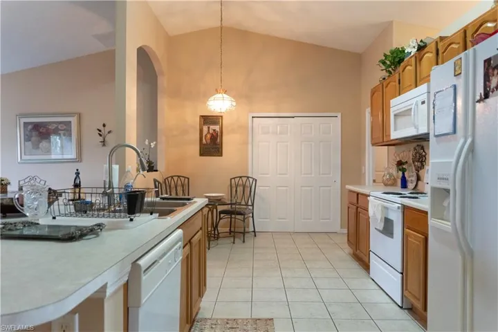 203 SW 10th  PL, Cape Coral, FL 33991