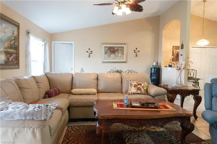 203 SW 10th  PL, Cape Coral, FL 33991