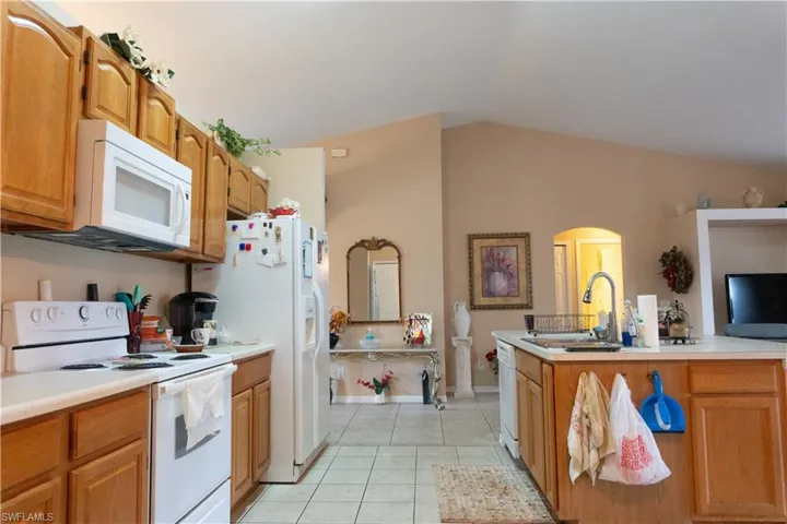 203 SW 10th  PL, Cape Coral, FL 33991