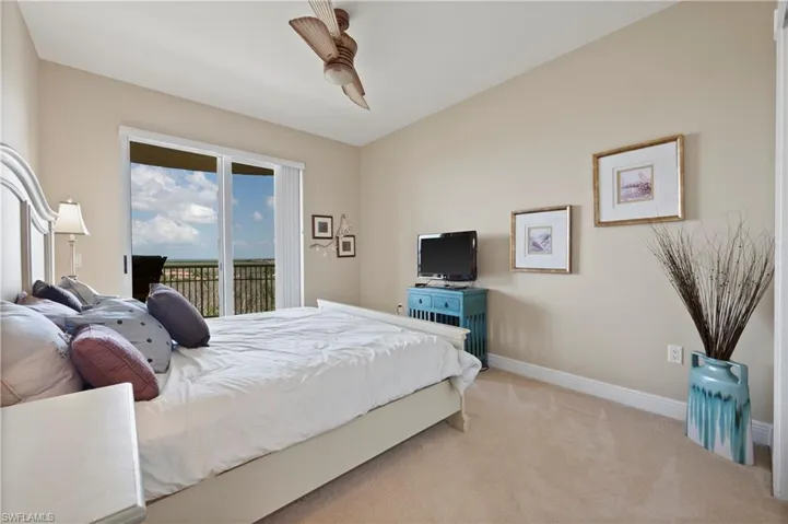 Guest bedroom 1 with Balcony Views!!
