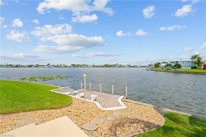 102 Sw 9th St, Cape Coral, Florida 33991