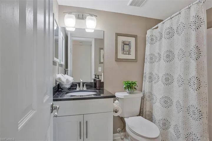 Guest "suite" bath with tub and shower combo