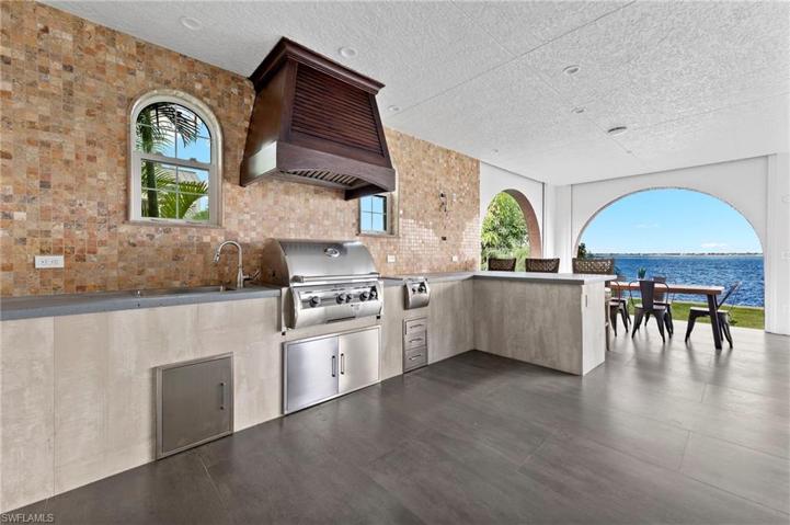 Outdoor kitchen