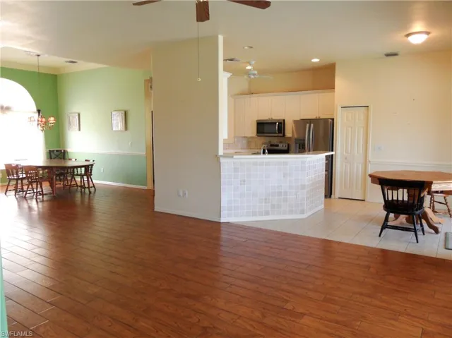 Open floorplan, wood look tile floors