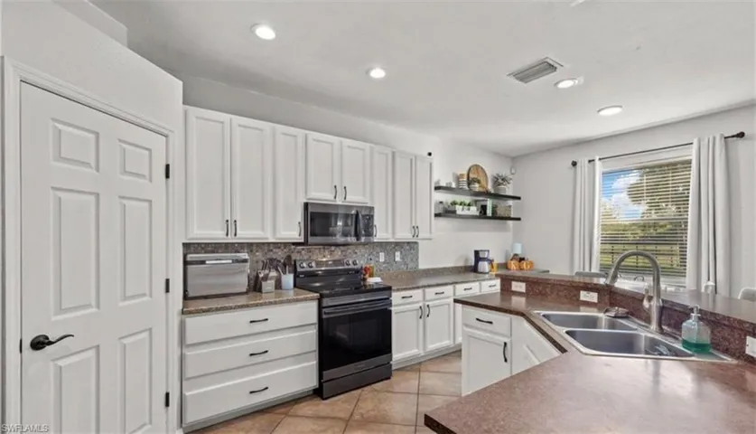 321 Shadow Lakes Dr, Lehigh Acres, Florida 33974