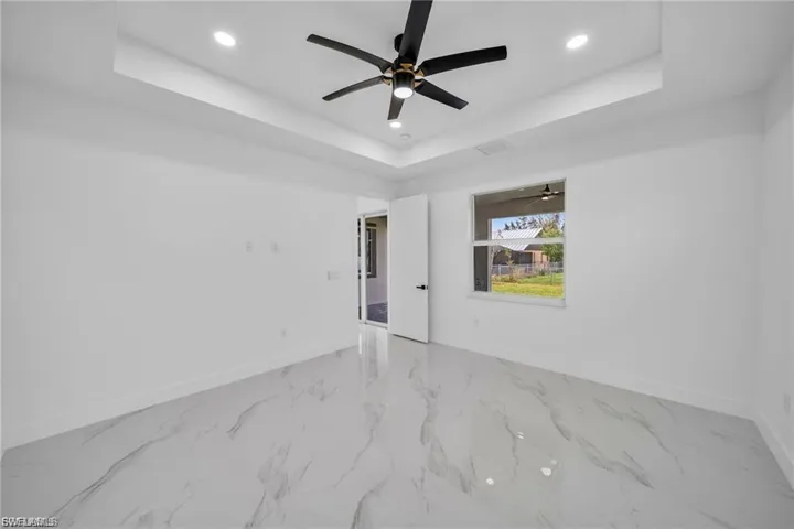 Tray ceiling with recessed lighting and a ceiling fan
