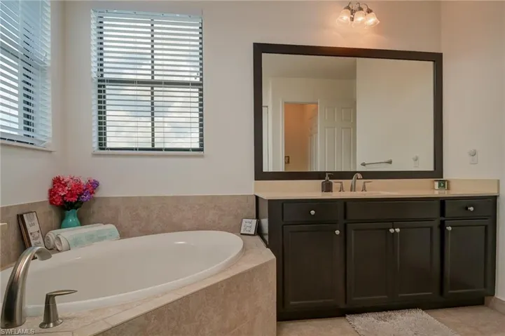 Upstairs master bath: shower, tub, 2 sinks