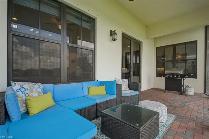 Relax on your sreened-in lanai!