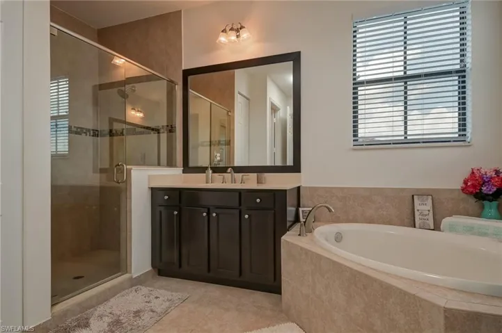 Upstairs master bath: shower, tub, 2 sinks