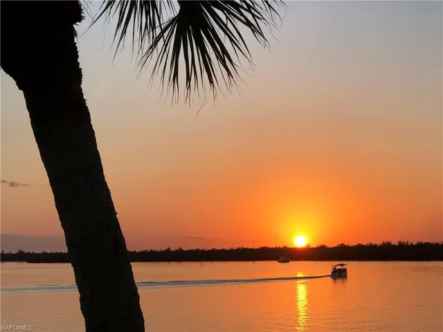 Magnificent sunsets with western exposure.