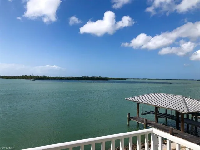 2nd floor balcony with beautiful views of Rookery Bay with pelicans and herons in flight. Easy to spot dolphin from the balcony, every single day!   The pods have fun while fishing.