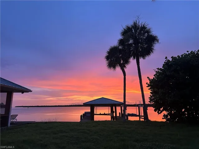 I come home from work everyday to see beautiful views like this!    Right from the driveway as pulling in.