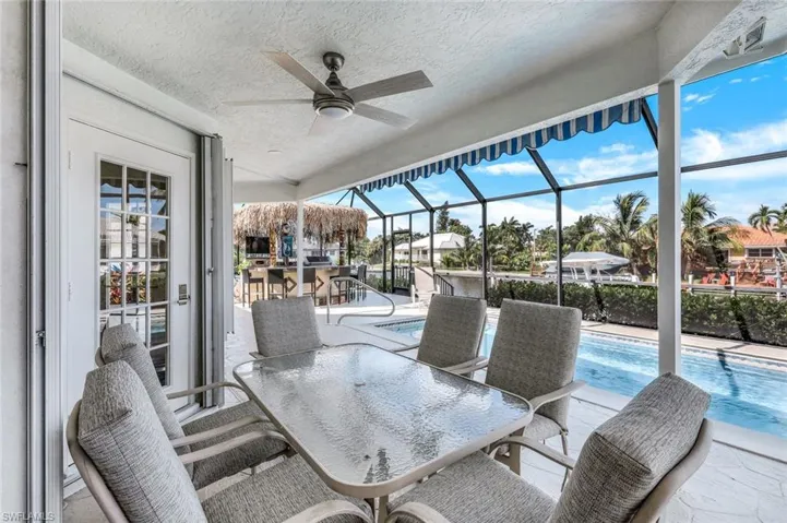 Sunroom with ceiling fan