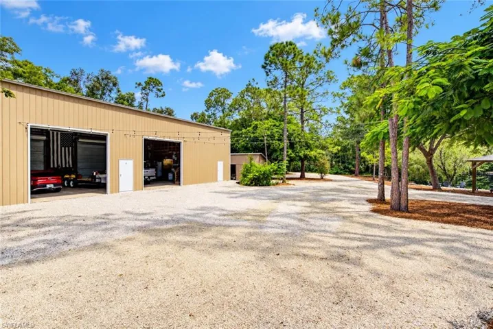 2,400 SQ. FT. DETACHED METAL BUILDING