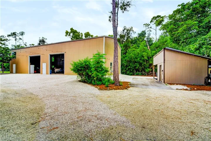 2,400 SQ. FT. DETACHED METAL BUILDING