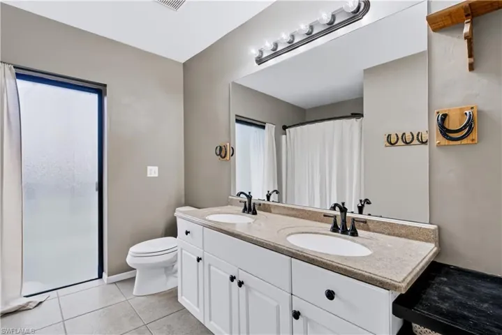 5710 Autumn Oaks Ln, Naples, Florida 34119