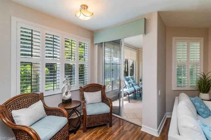 Breakfast nook or seating area that leads to a 4 seasons lanai.