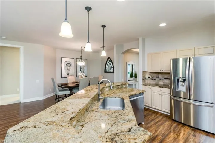 Room for 4 bar stools,  tasteful backsplash, and sink