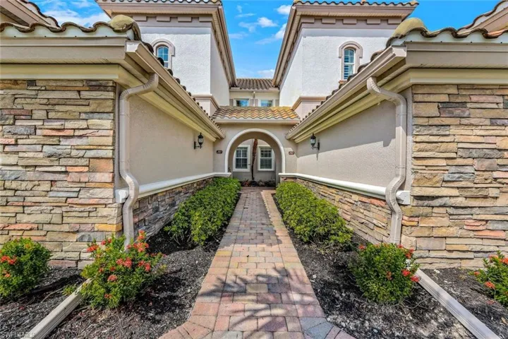8839 Nautical Landing CIR # 201, NAPLES FL 34120
