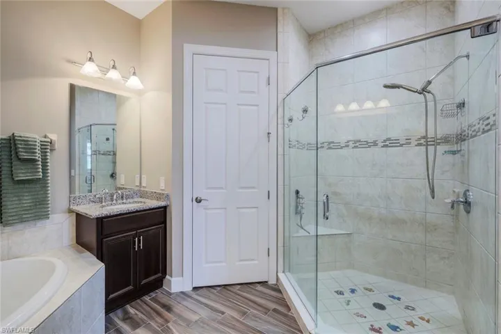 8839 Nautical Landing CIR # 201, NAPLES FL 34120