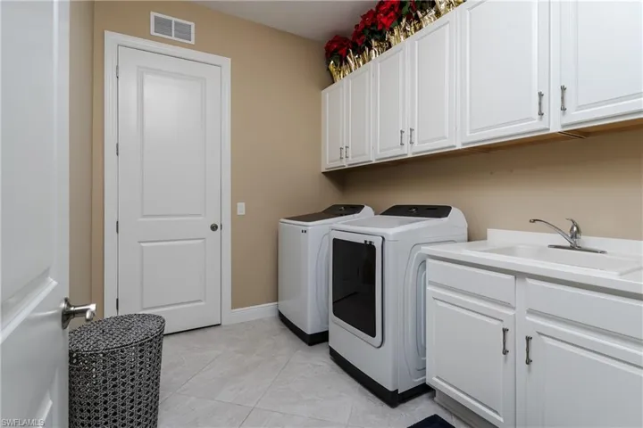 4664 Abaca Cir, Naples, Florida 34119